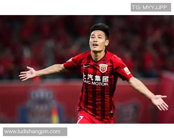 足球明星即将莅临北京的消息引发球迷热议和期待